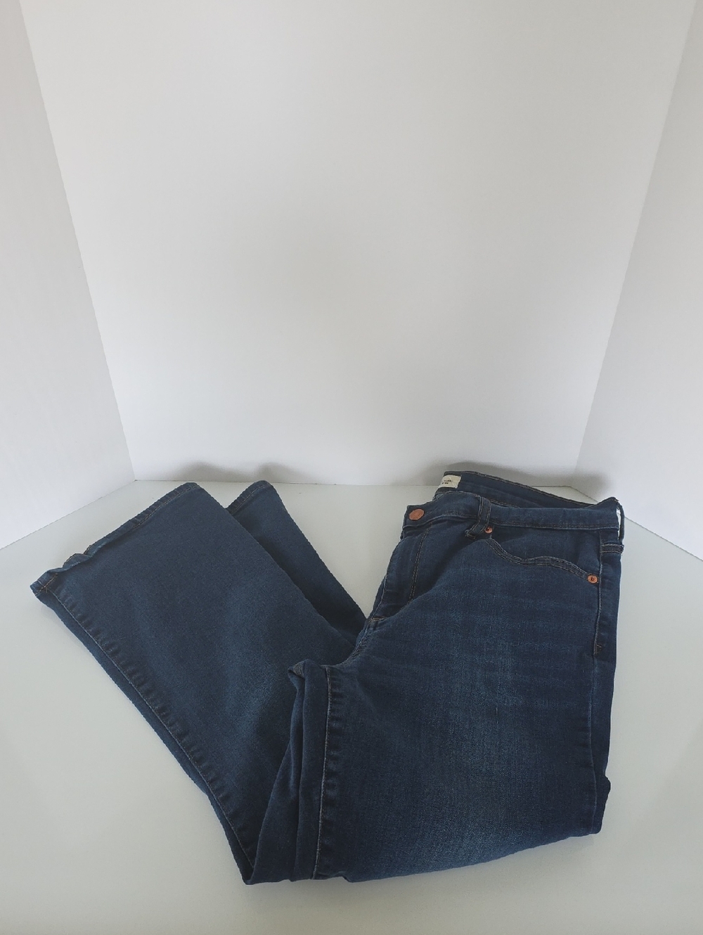 GAP (32R) CROP FLARE HIGH-RISE JEANS